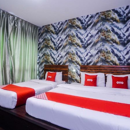 Oyo 1119 Memoire Express Hotel クチン エクステリア 写真