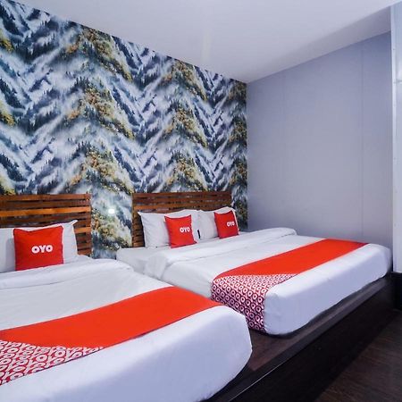 Oyo 1119 Memoire Express Hotel クチン エクステリア 写真