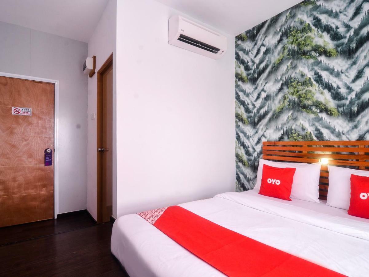 Oyo 1119 Memoire Express Hotel クチン エクステリア 写真
