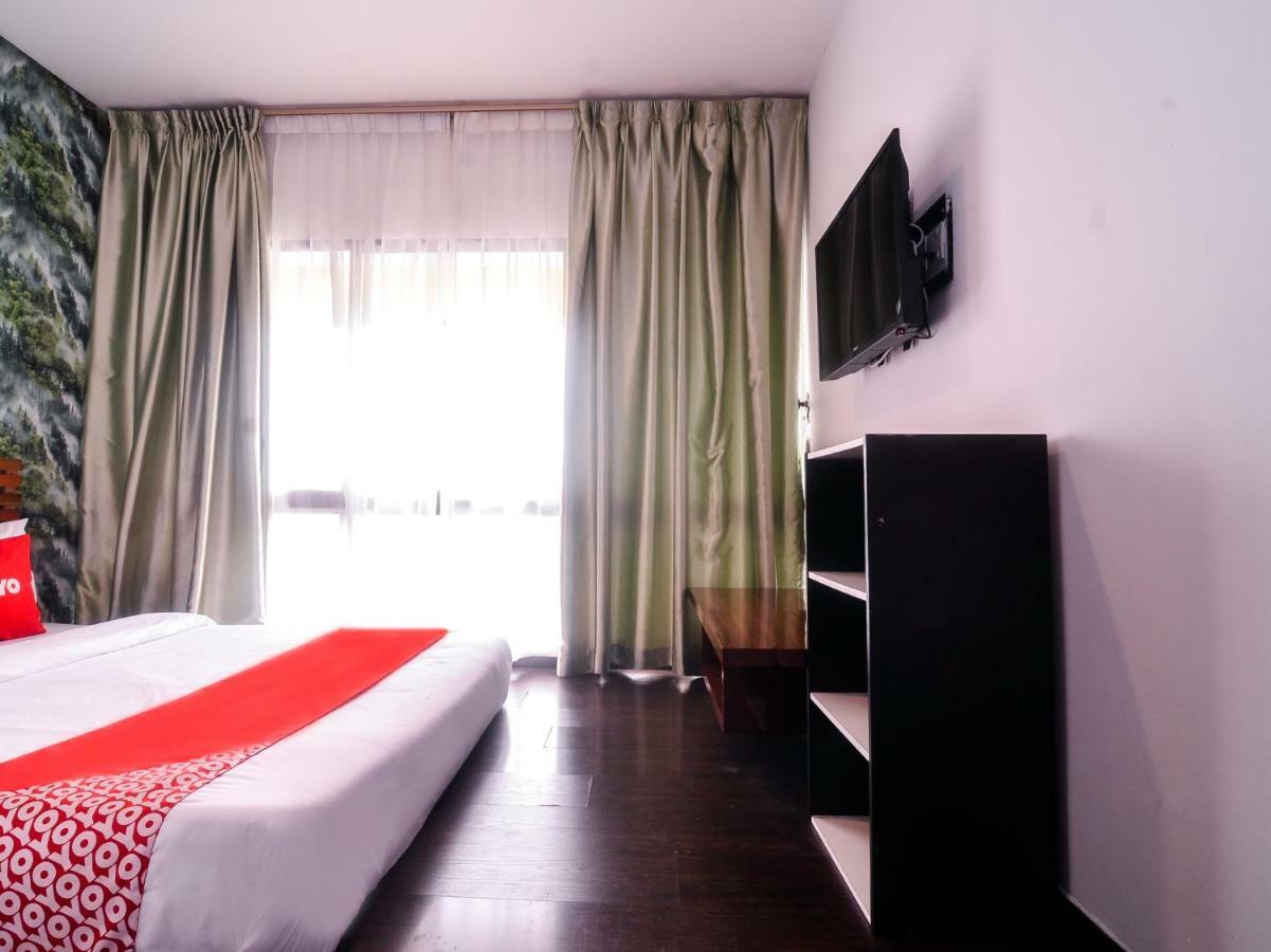 Oyo 1119 Memoire Express Hotel クチン エクステリア 写真