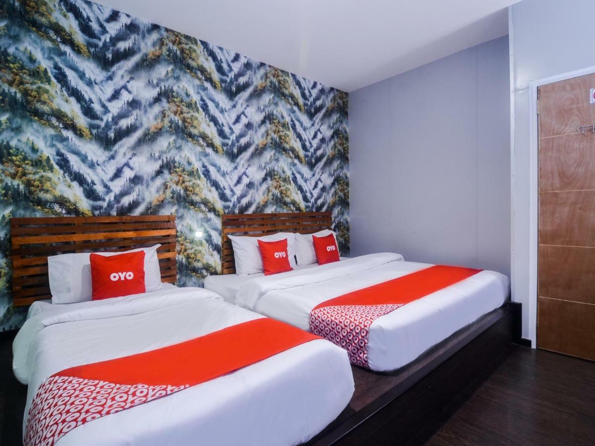 Oyo 1119 Memoire Express Hotel クチン エクステリア 写真