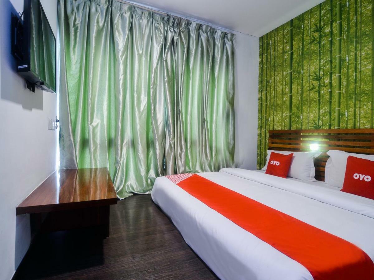 Oyo 1119 Memoire Express Hotel クチン エクステリア 写真