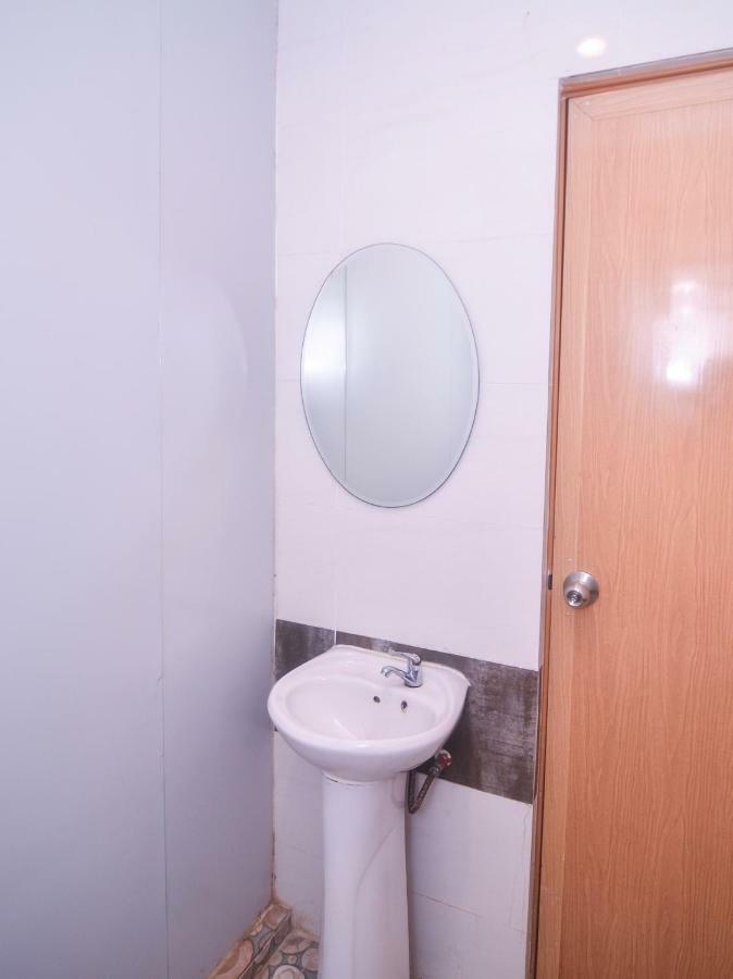 Oyo 1119 Memoire Express Hotel クチン エクステリア 写真