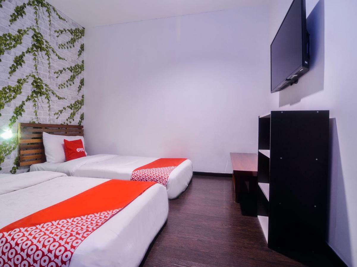 Oyo 1119 Memoire Express Hotel クチン エクステリア 写真