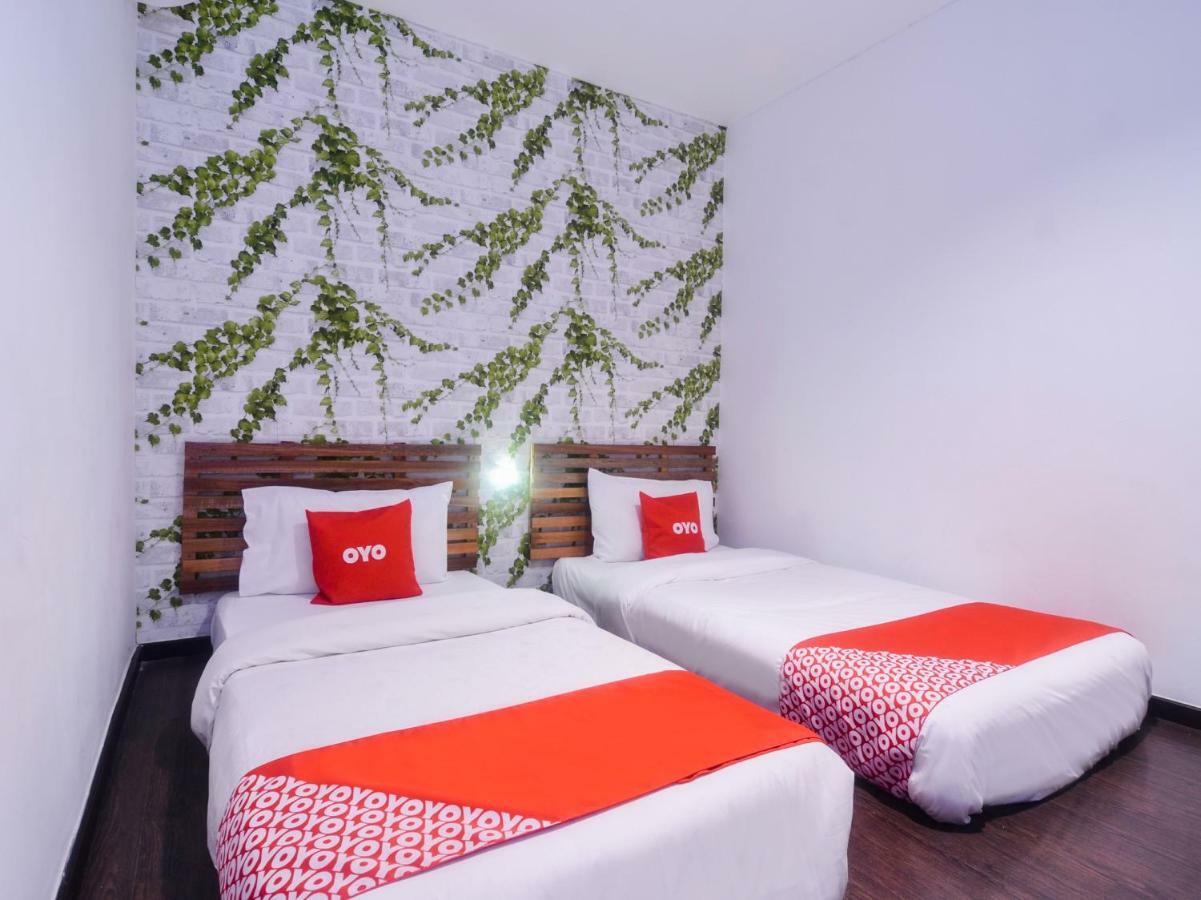 Oyo 1119 Memoire Express Hotel クチン エクステリア 写真