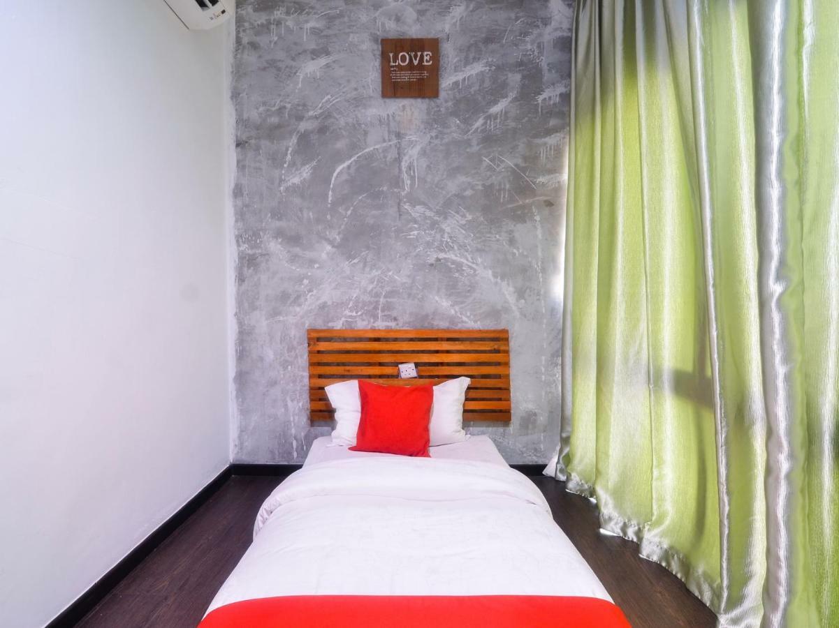 Oyo 1119 Memoire Express Hotel クチン エクステリア 写真