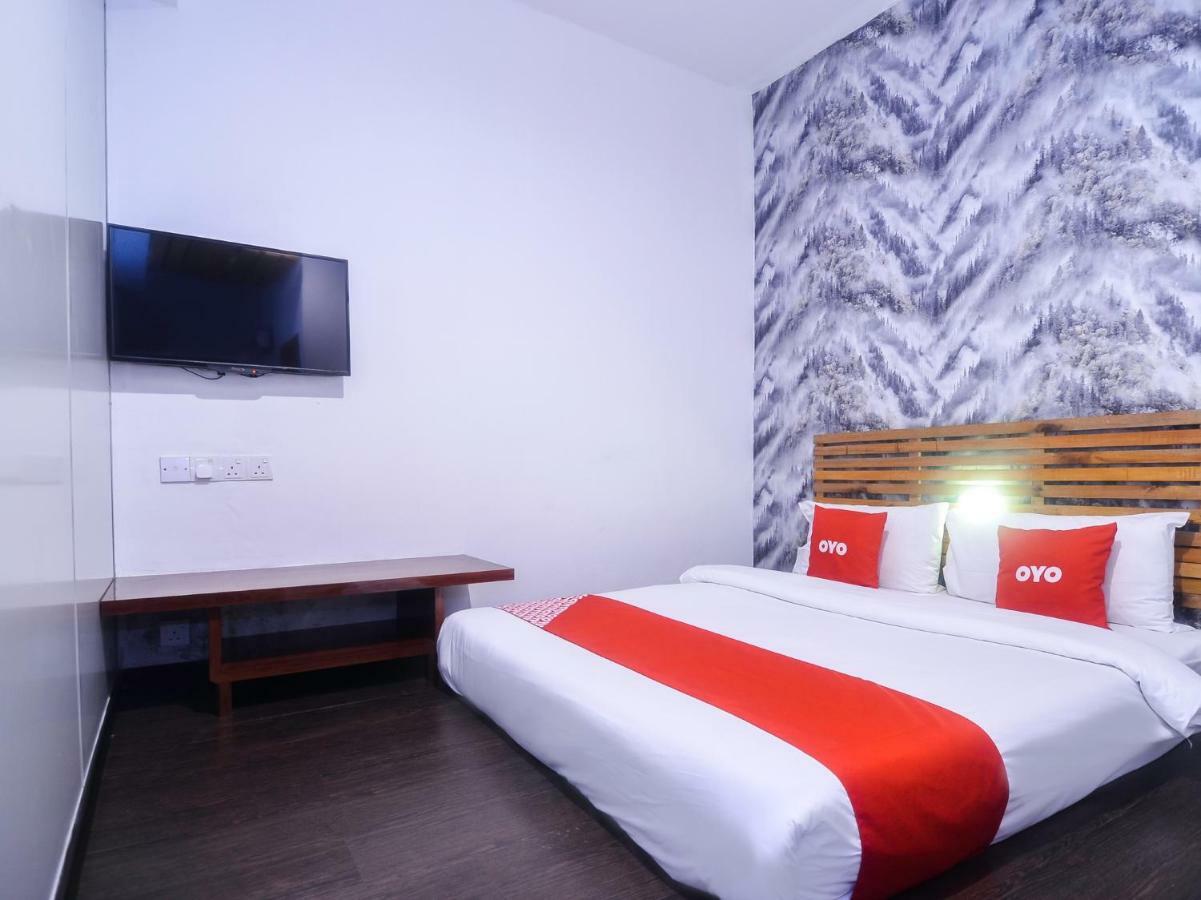 Oyo 1119 Memoire Express Hotel クチン エクステリア 写真