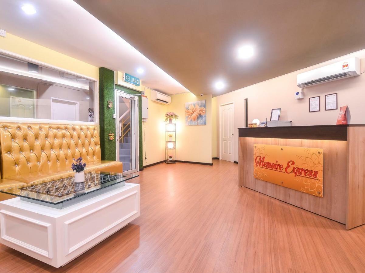 Oyo 1119 Memoire Express Hotel クチン エクステリア 写真