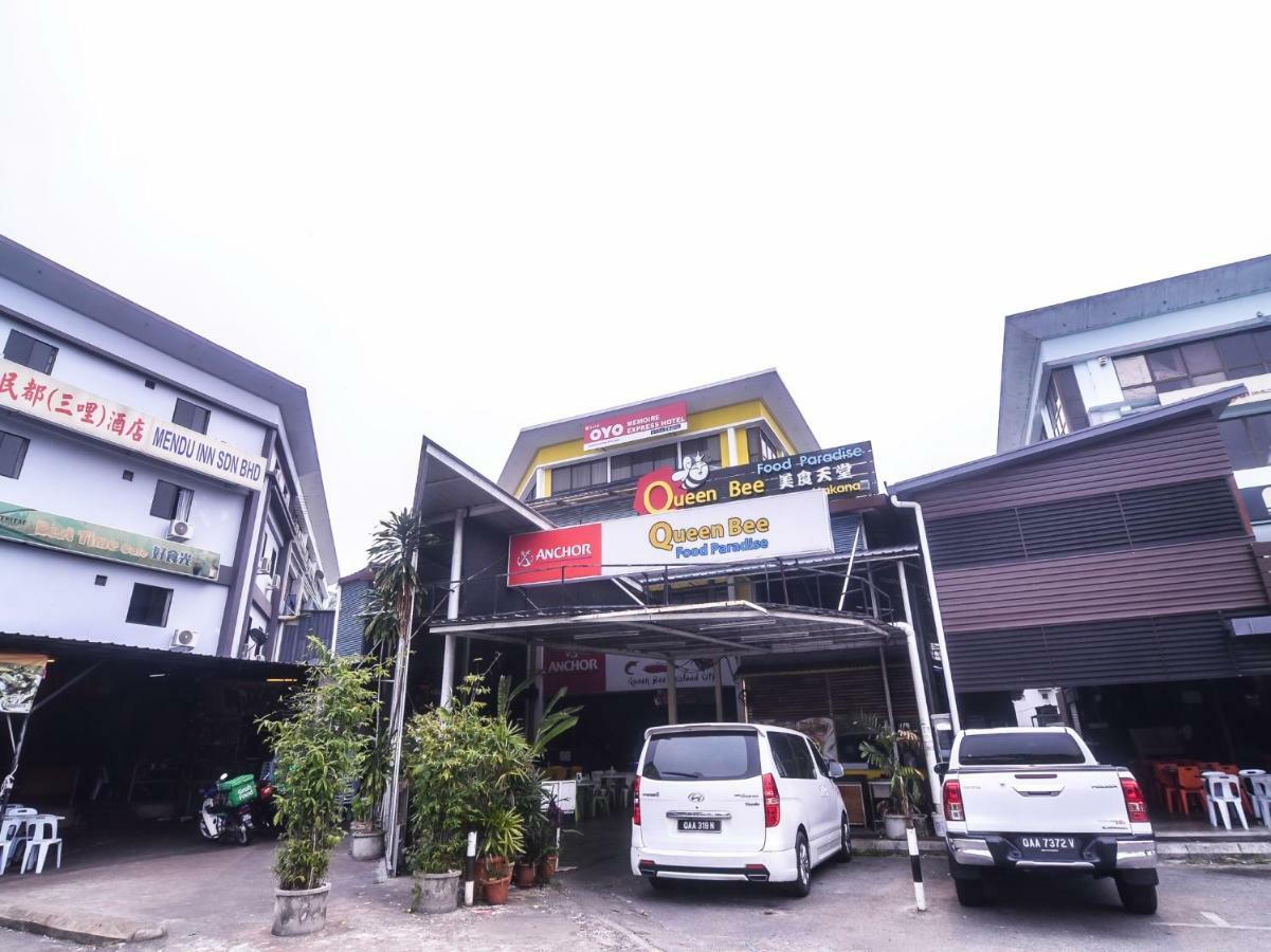 Oyo 1119 Memoire Express Hotel クチン エクステリア 写真