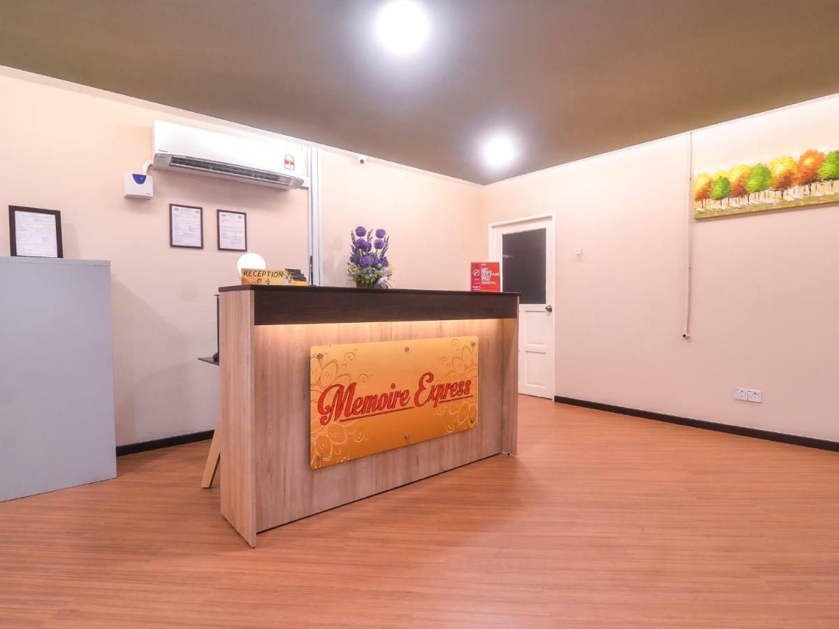 Oyo 1119 Memoire Express Hotel クチン エクステリア 写真